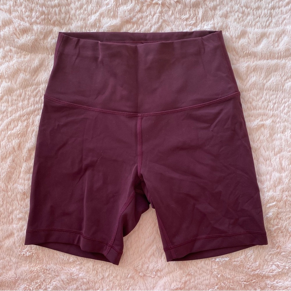 EUC Lululemon Wunder Train Short 6” in Cassis, size 6